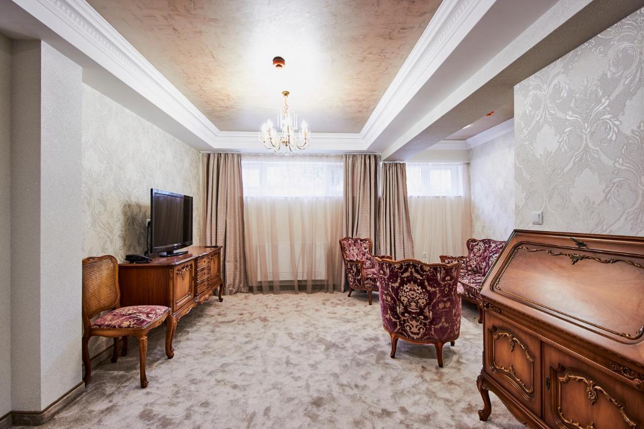 Хотел Паризи Kazanlak Exterior photo